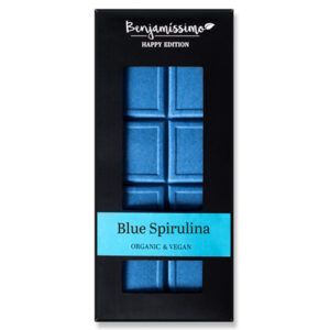 Vegan σοκολάτα κακάο με εκχύλισμα μπλε σπυρουλίνας και θαλασσινό αλάτι bio benjamissimo 60gr σε μαύρο κουτάκι